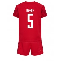 Otroški Nogometni dresi Danska Joakim Maehle #5 Domači SP 2022 Kratek Rokav (+ Kratke hlače)